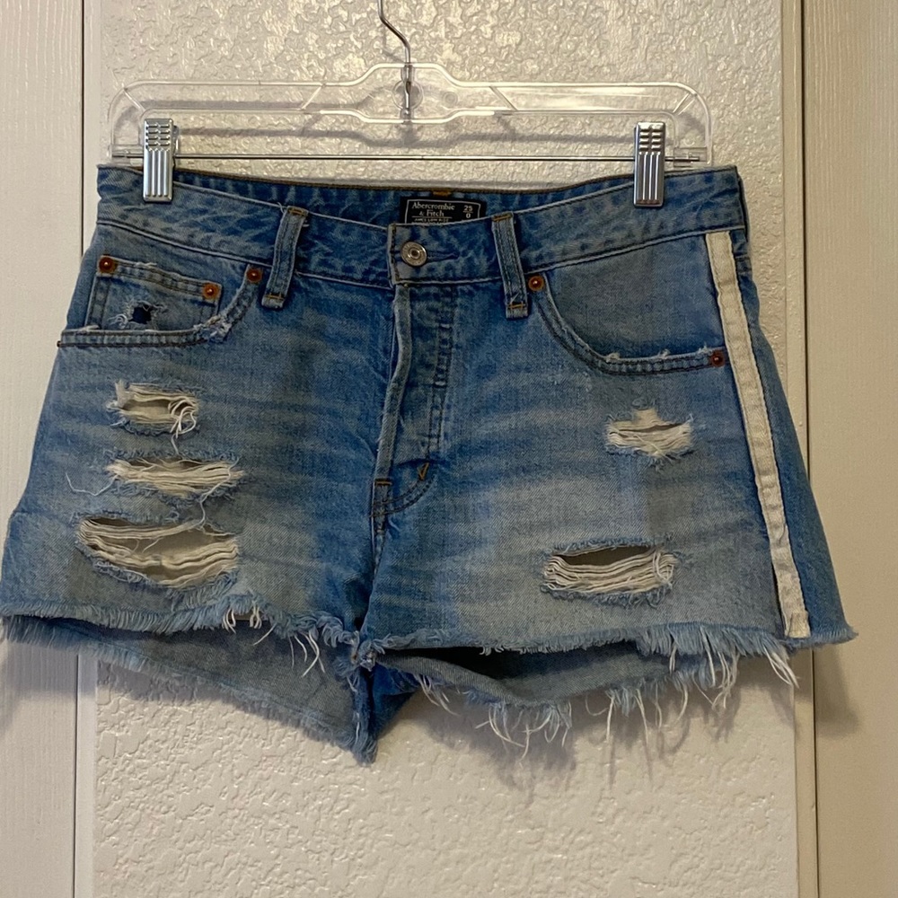 Abercrombie Ames Low-Rise Boyfriend Short